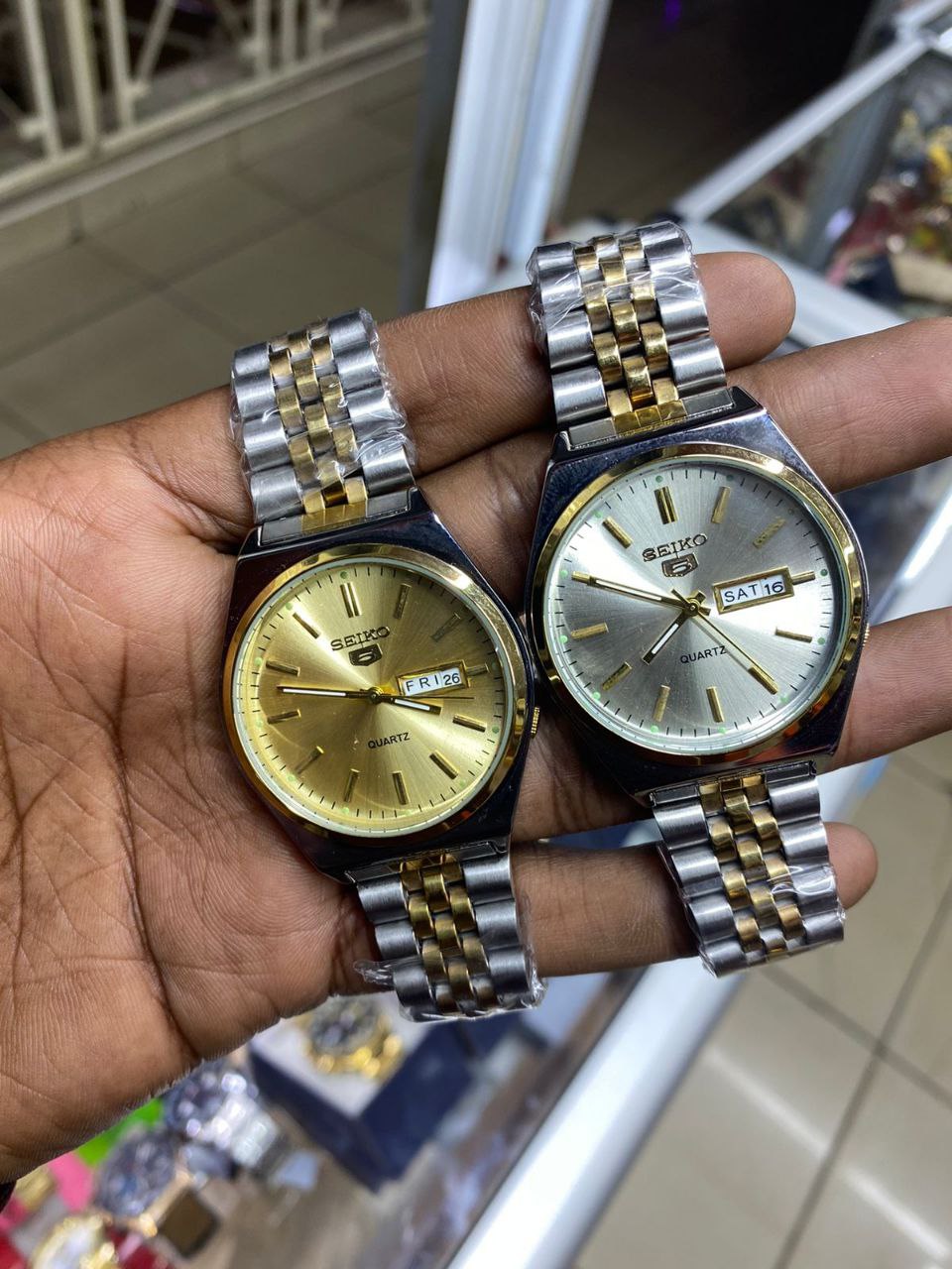 SEIKO 5 WITH DAY AND DATE DISPLAY