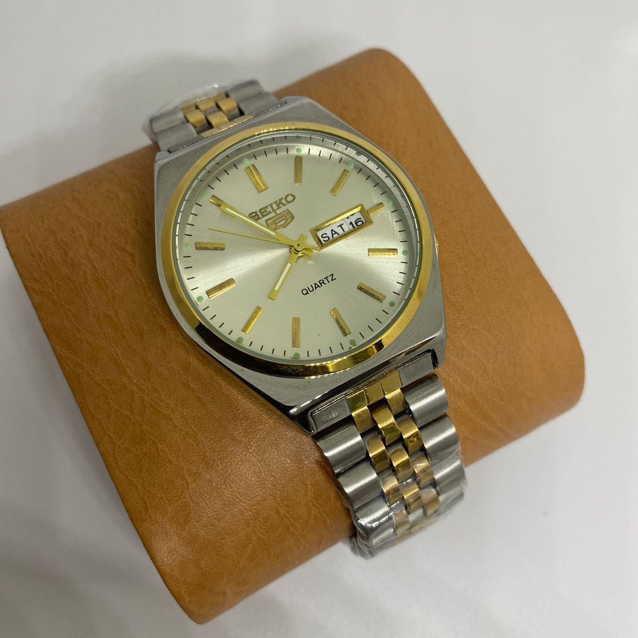 SEIKO 5 WITH DAY AND DATE DISPLAY