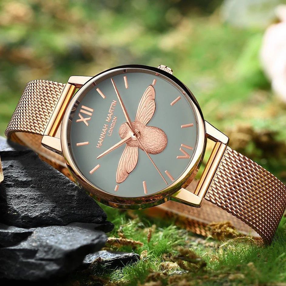 HM 112 . KSH 2300 WATER RESISTANT STAINLESS STEEL BATTERY POWERED WATCH+ BRACELET