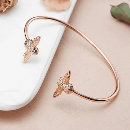 HM 112 . KSH 2300 WATER RESISTANT STAINLESS STEEL BATTERY POWERED WATCH+ BRACELET