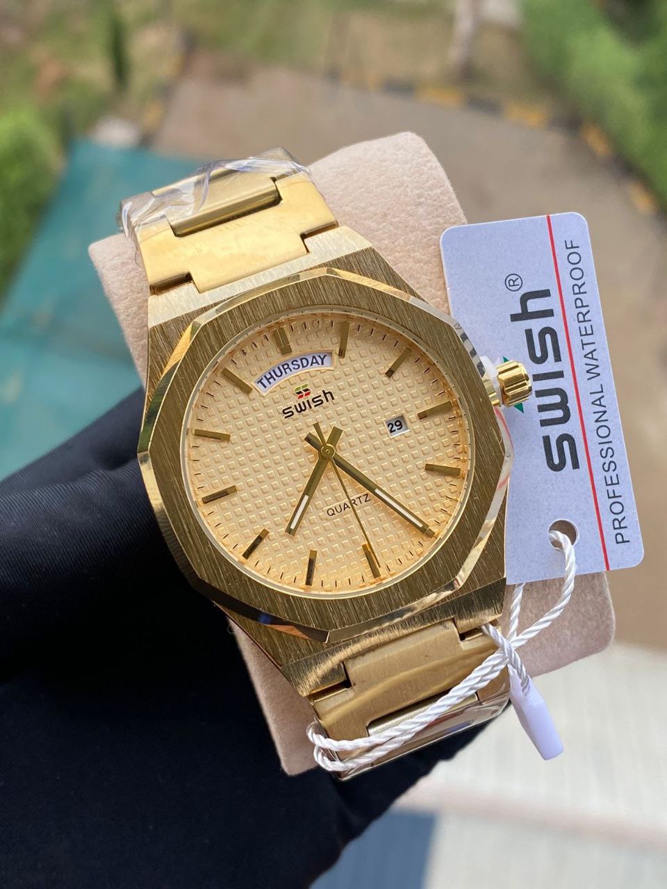 SWISH GENTS WATCH DAY&DATE DISPLAY BATTERY POWERED STAINLESS STEEL WATER RESISTANT TWO-TONE GOLDBLACK ENQUIRIES