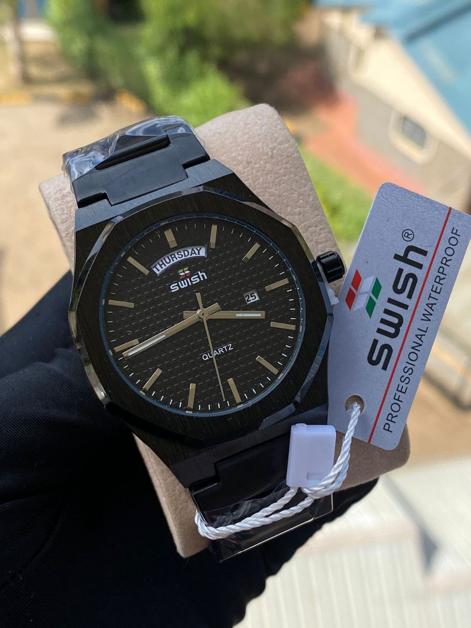 SWISH GENTS WATCH DAY&DATE DISPLAY BATTERY POWERED STAINLESS STEEL WATER RESISTANT TWO-TONE GOLDBLACK ENQUIRIES