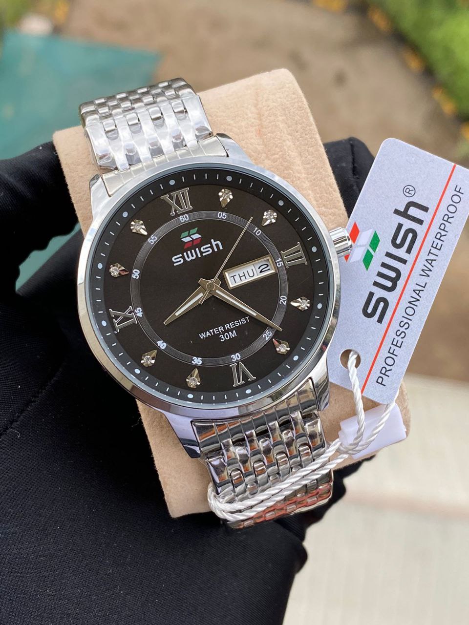 SWISH GENTS WATCH DAY&DATE DISPLAY BATTERY POWERED STAINLESS STEEL WATER RESISTANT TWO-TONE GOLDSILVER ENQUIRIES