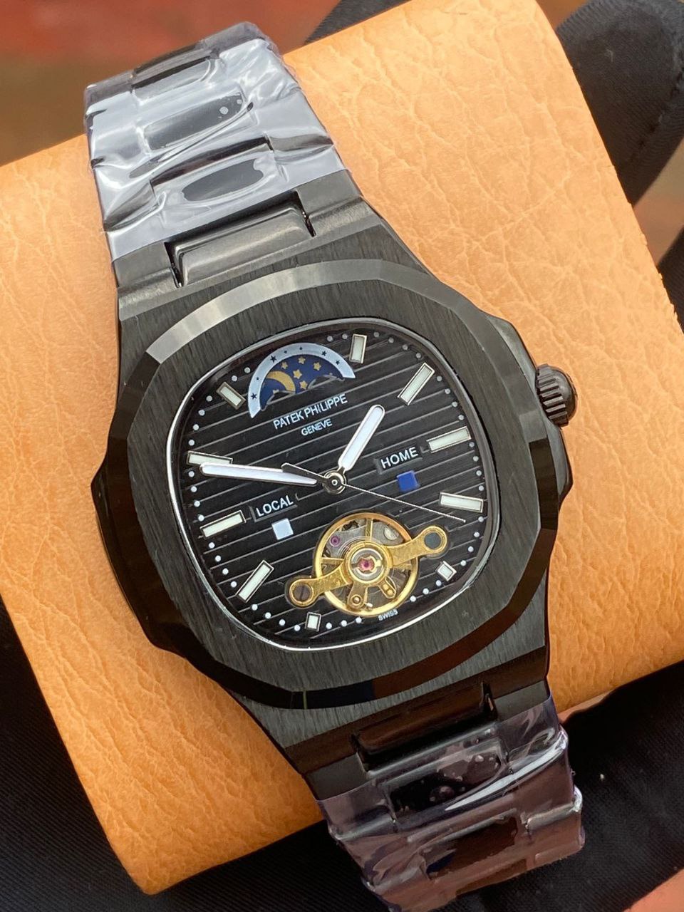 FORSINING AUTOMATIC GENTS WATCH AUTOMATIC MOVEMENT WATER RESISTANT COMES A BRANDED GIFT BOX