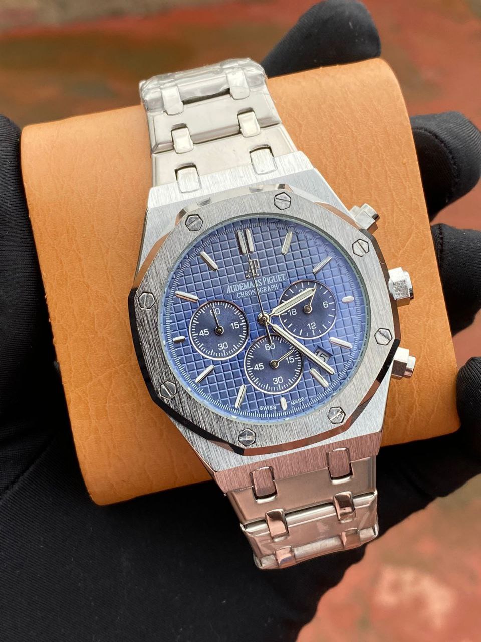 AUDEMAS PIGUET (A.P)GENTS WATCH DATE DISPLAY BATTERY POWERED WATER RESISTANT DOUBLE LOCK ENQUIRIES