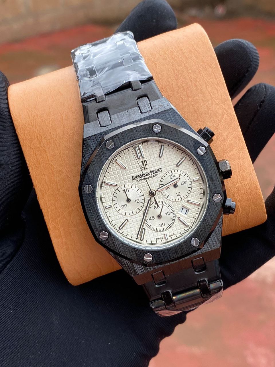 AUDEMAS PIGUET (A.P)GENTS WATCH DATE DISPLAY BATTERY POWERED WATER RESISTANT DOUBLE LOCK ENQUIRIES