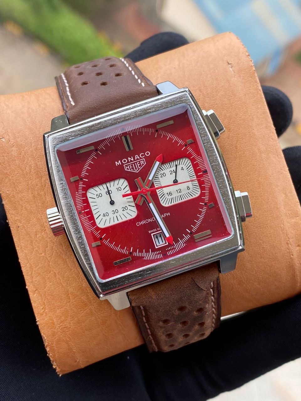 MONACO HEUR CHRONOGRAPH MEN WATCH CHRONOGRAPH MOVEMENT DATE DISPLAY NON-FADE STAINLESS STEEL FINISH WATER RESISTANT BATTERY POWERED SMOOTH SWEEPING MOVEMENT GIFT BAG ENQUIRIES