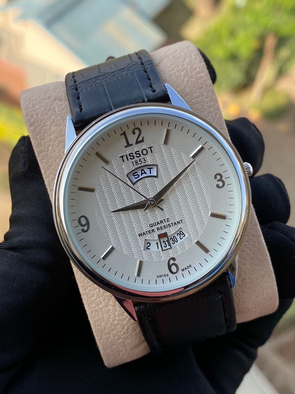 LEATHER DAY &DATE WATCH WATER RESISTANT BATTERY POWERED