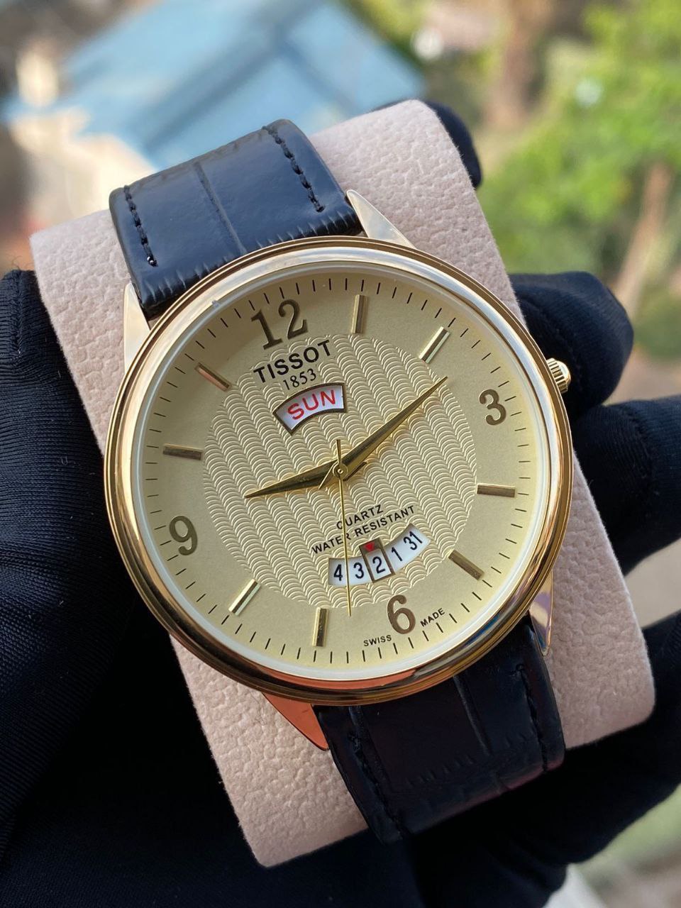 LEATHER DAY &DATE WATCH WATER RESISTANT BATTERY POWERED