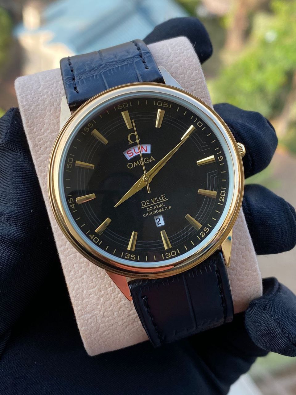 LEATHER DAY &DATE WATCH WATER RESISTANT BATTERY POWERED