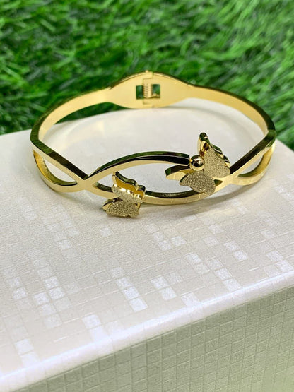 BRACELETS HYPOALLERGENIC STAINLESS STEEL FINISH BOXES NOT INCLUDED