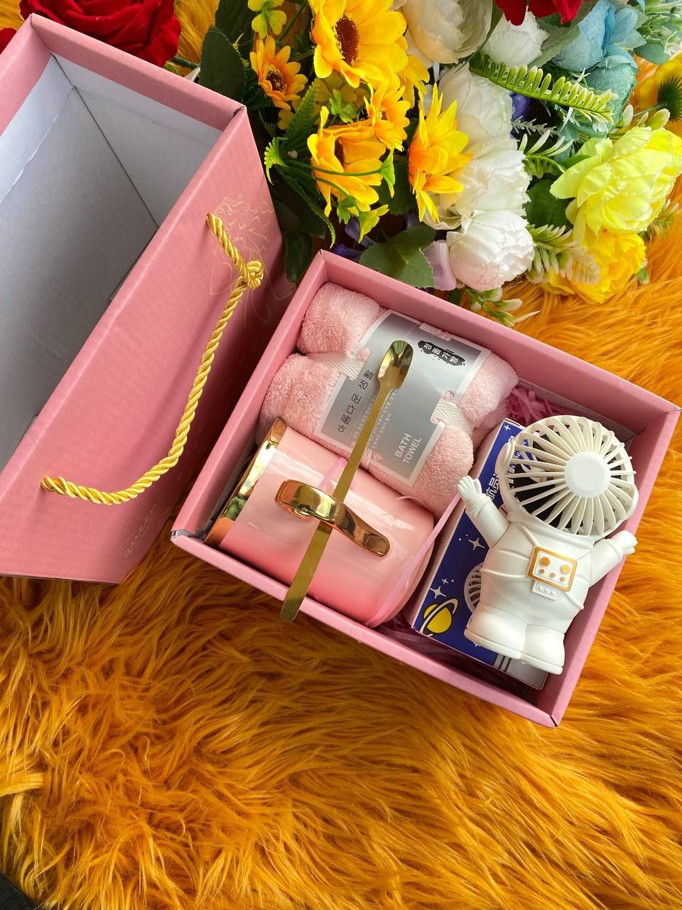 PERFECT GIFT COMBO ANY OCCASSION BATH TOWEL MUG/CERAMIC CUP CHARGEABLE PORTABLE FAN SCOOPING/STIRRING SPOON GIFT BAG ENQUIRIES