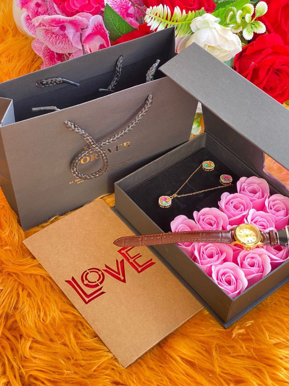 LADIES GIFT PACKAGE PRESERVED ROSES NECKLACE X EARRRINGS WATCH (ANY CURREN,CASIO,ROLEX BRANDS) LOVE CARD BAG X BOX