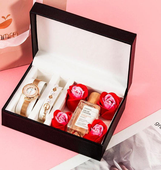LADIES GIFT SET WITH BAG&CARD WATCH FLORAL PERFUME PRESERVED ROSES BRACELET BAG&CARD