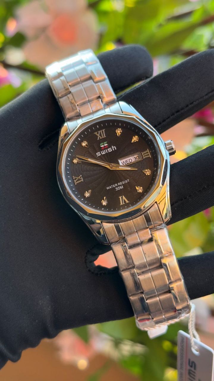 SWISH GENTS WATCH DAY&DATE DISPLAY BATTERY POWERED STAINLESS STEEL WATER RESISTANT TWO-TONE GOLDSILVER