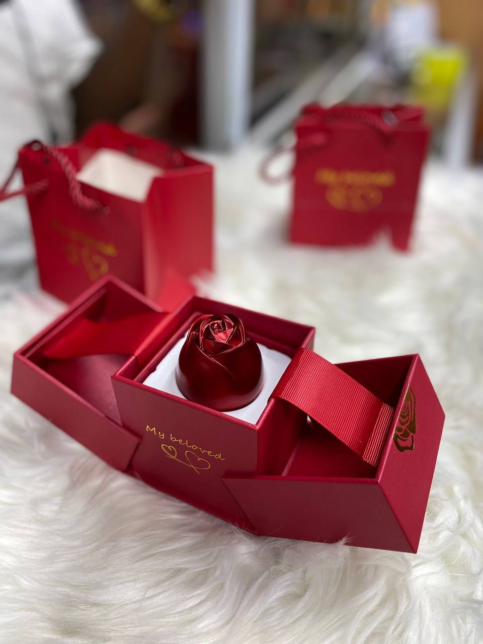 I LOVE YOU NECKLACE 100 LANGUAGES DOZEN PIECES AND ABOVE SILVER ROSE GOLD NECKLACE COMES A BOX AND GIFT BAG