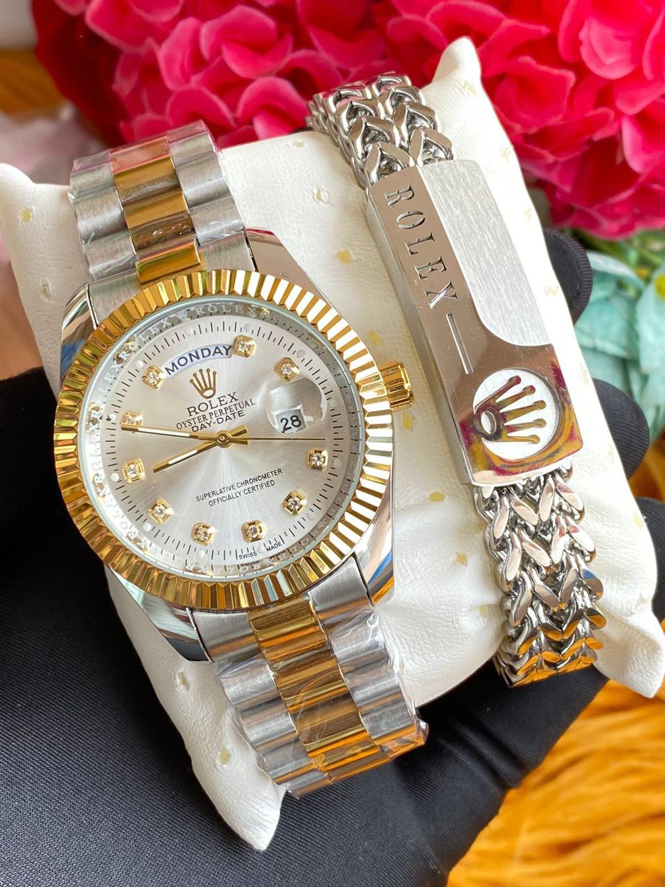 ROLEX X BRACELET NONFADE ROLEX BRANDED BRACELETS FULL DAY AND DATE DISPLAY BATTERY POWERED ROLEX BRANDED BOX