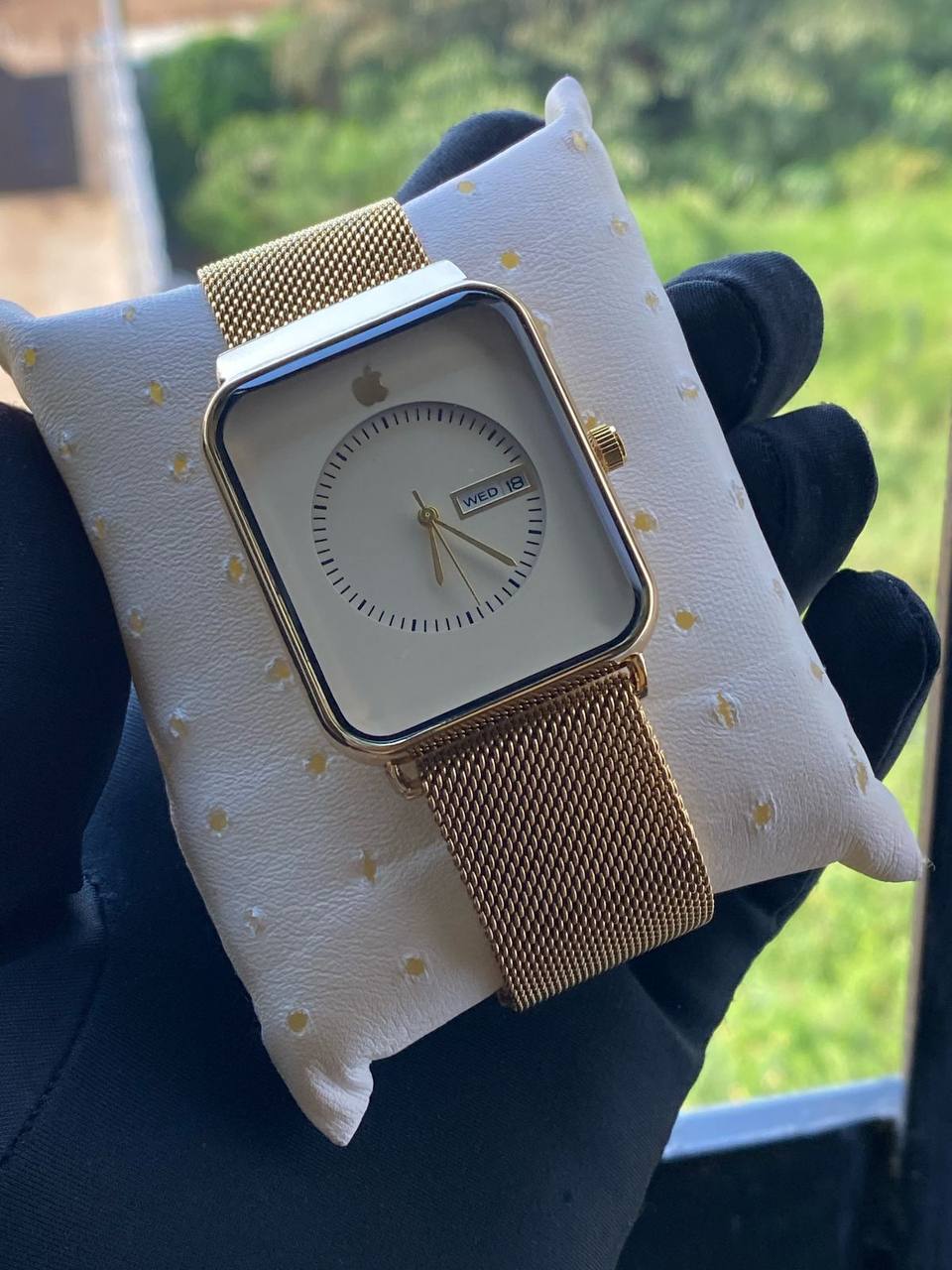 APPLE DAY & DATE WATCH WATER RESISTANT DAY AND DATE DISPLAY MESH STRAP MAGNETIC BUCKLE ENQUIRIES