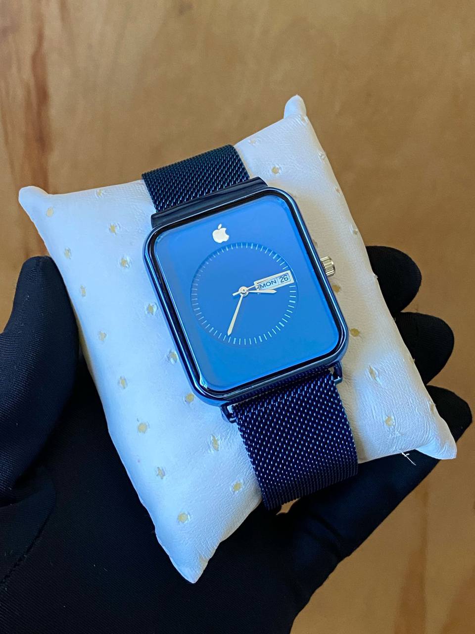 APPLE DAY & DATE WATCH WATER RESISTANT DAY AND DATE DISPLAY MESH STRAP MAGNETIC BUCKLE ENQUIRIES