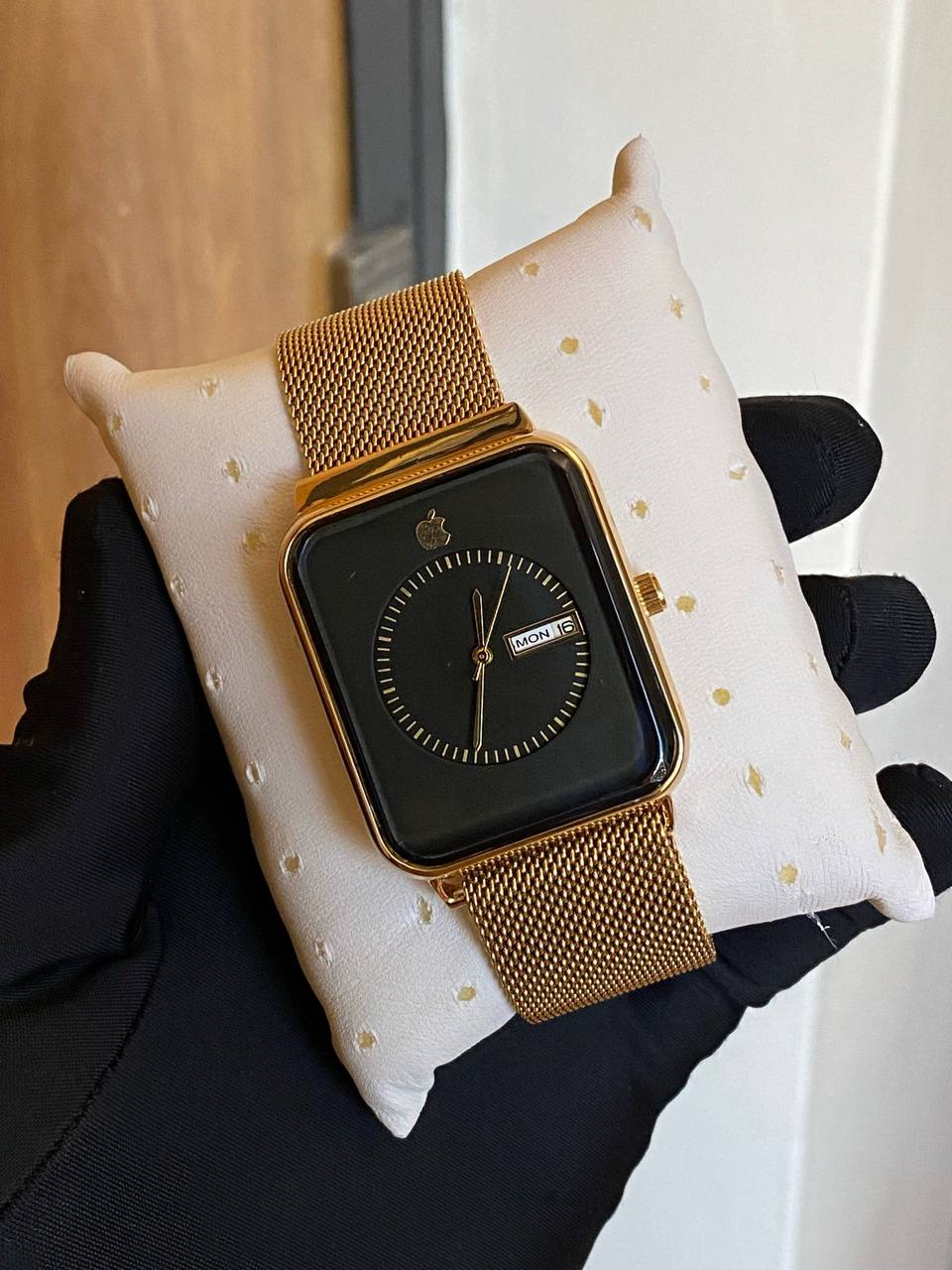 APPLE DAY & DATE WATCH WATER RESISTANT DAY AND DATE DISPLAY MESH STRAP MAGNETIC BUCKLE ENQUIRIES