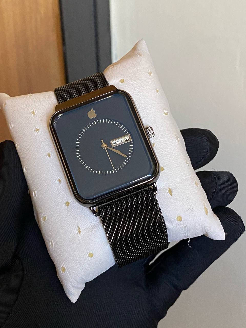 APPLE DAY & DATE WATCH WATER RESISTANT DAY AND DATE DISPLAY MESH STRAP MAGNETIC BUCKLE ENQUIRIES