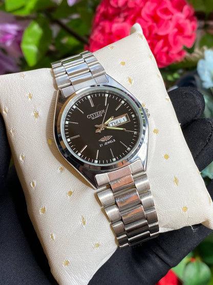 CITIZEN WATCH DAY & DATE DISPLAY STAINLESS STEEL FINISH WATER RESISTANT LUMINOUS DIAL ENQUIRIES