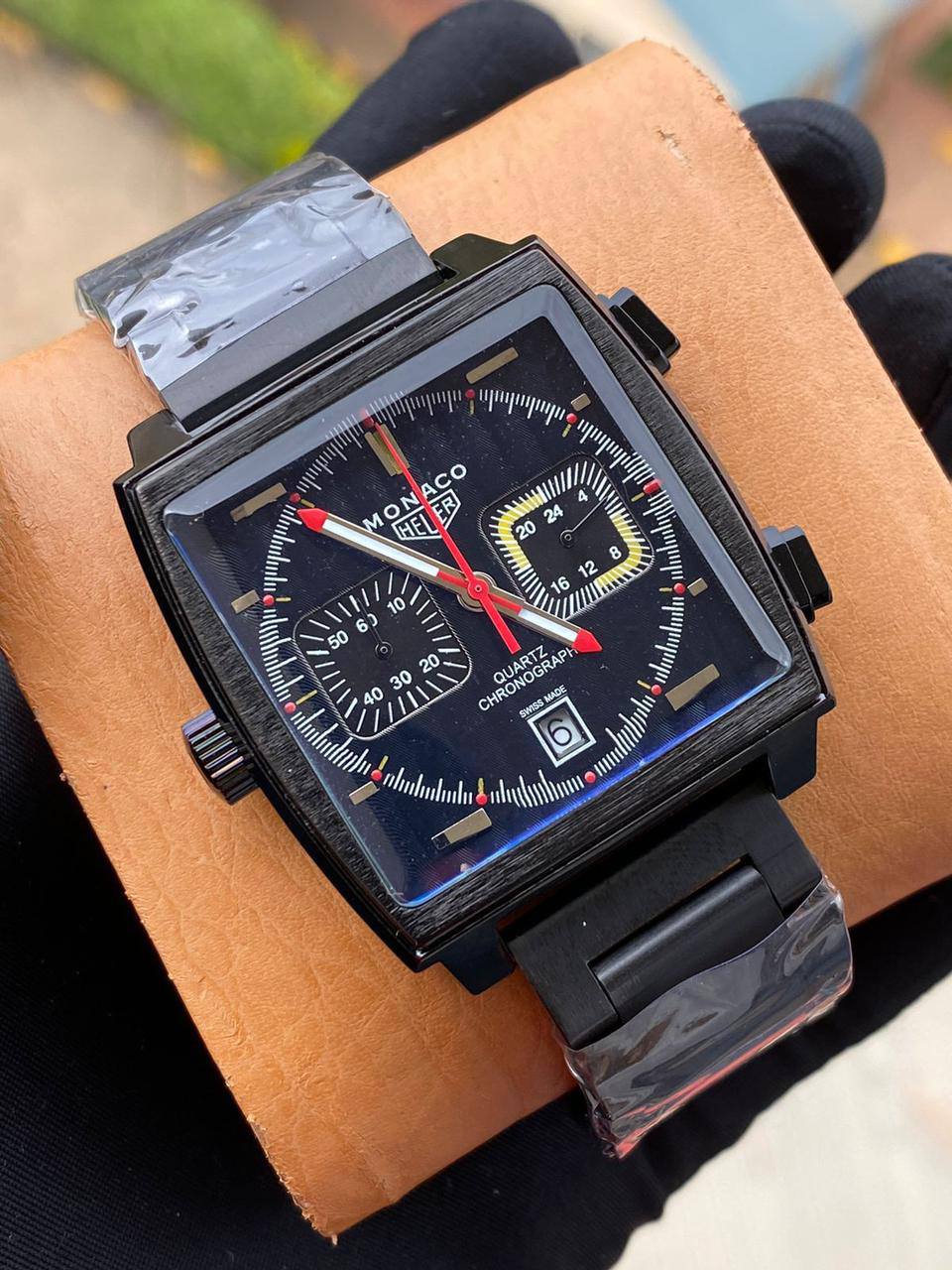 MONACO HEUR CHRONOGRAPH MEN WATCH CHRONOGRAPH MOVEMENT DATE DISPLAY NON-FADE STAINLESS STEEL FINISH WATER RESISTANT BATTERY POWERED SMOOTH SWEEPING MOVEMENT ENQUIRIES