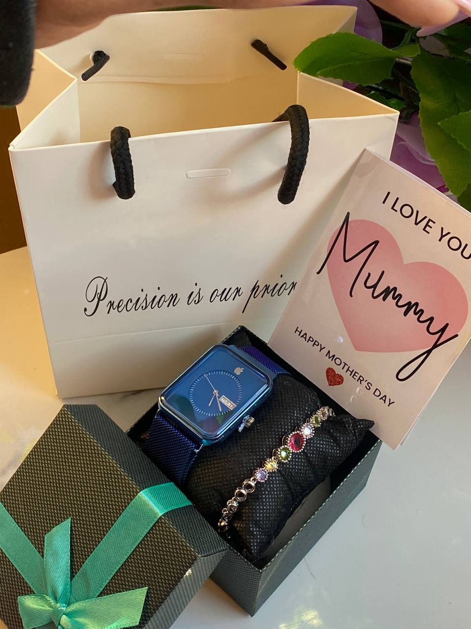 MOTHERS DAY GIFT PACKAGE (APPLE WATCH X BRACELET EDITION ) WATCH,BOX,CARD,BAG,BRACELET STAINLESS STEEL WATER RESISTANT BATTERY POWERED DAY AND DATE DISPLAY MAGNETIC MESH STRAP