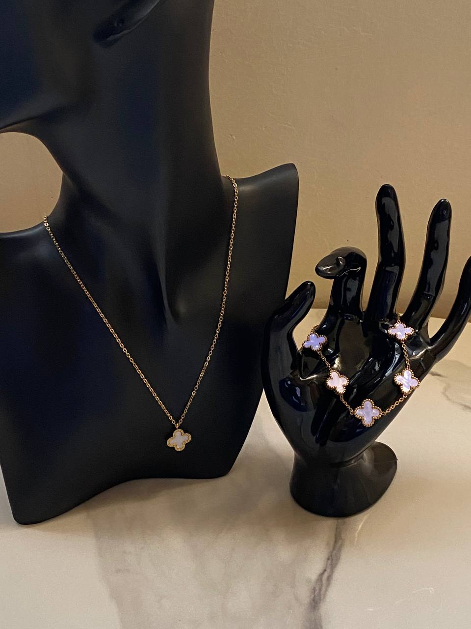 VAN CLEEF HYPOALLERGENIC SET (NECKLACE X BRACELET) TARNISH/FADE FREE STAINLESS STEEL HYPOALLERGENIC JEWELLERY BOX &100