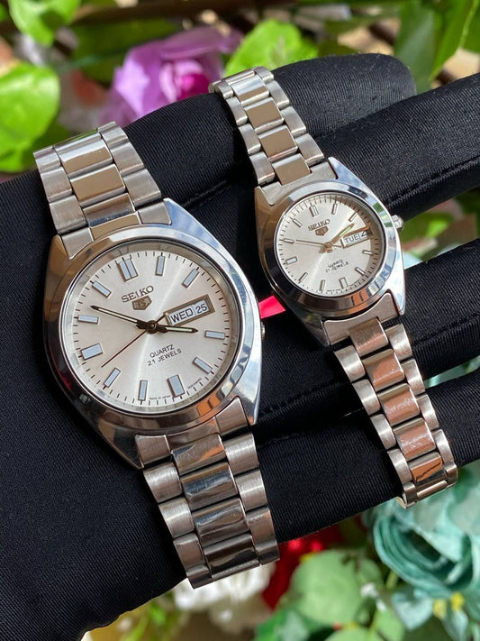 SEIKO 5 SINGLE PAIR DAY AND DATE DISPLAY BATTERY POWERED NON FADE STAINLESS STEEL FINISH NIGHT GLOW ENQUIRIES