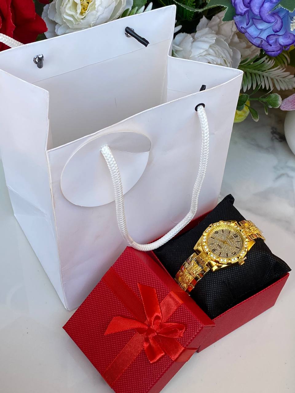 LADIES GIFT WATCH WATER RESITANT BATTERY POWERED & ENQUIRIES