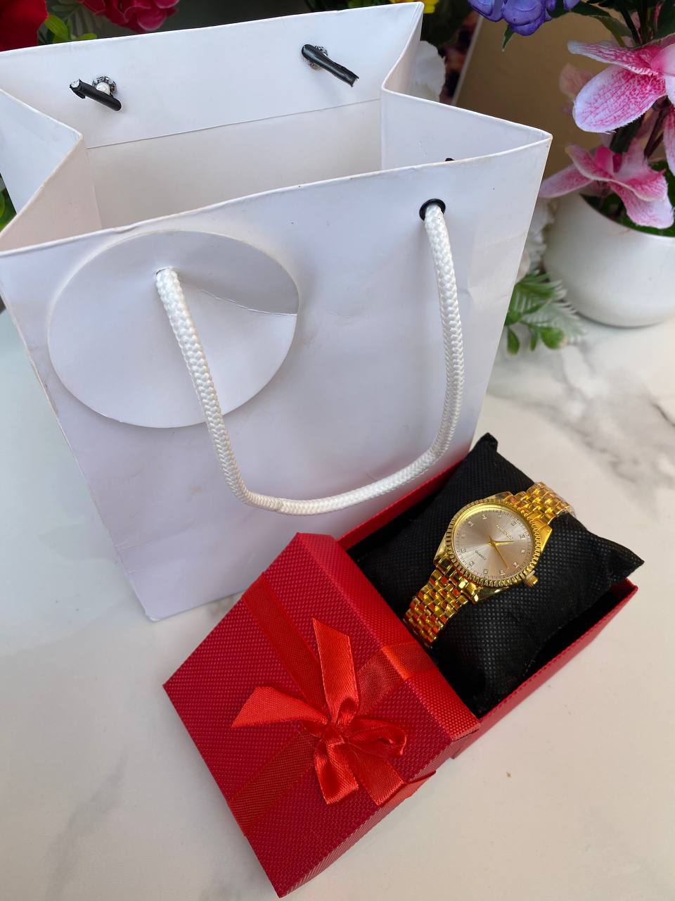 LADIES GIFT WATCH WATER RESITANT BATTERY POWERED & ENQUIRIES