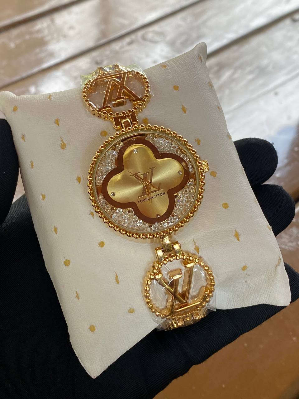 LADIES WATCH STAINLESS STEEL BATTERY POWERED WATER RESISTANT GIFT BOX GIFT BAG ENQUIRIES