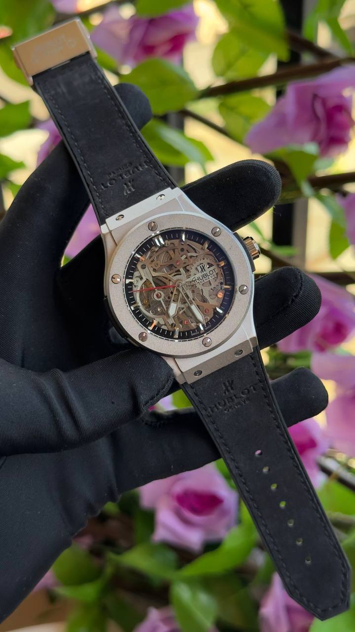 CURREN LADIES #9068 (LEATHER ) WATER RESISTANT BATTERY POWERED ENQUIRIES