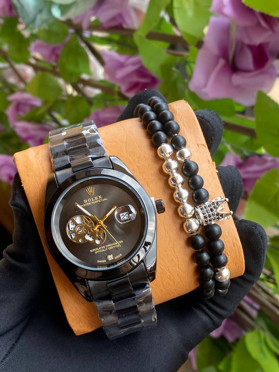 CURREN GENTS WATCH #8329 (LEATHER) WATER RESISTANT CHRONOGRAPH MOVEMENT DATE DISPLAY BATTERY POWERED CURREN BRANDED BOX @ ENQUIRIES