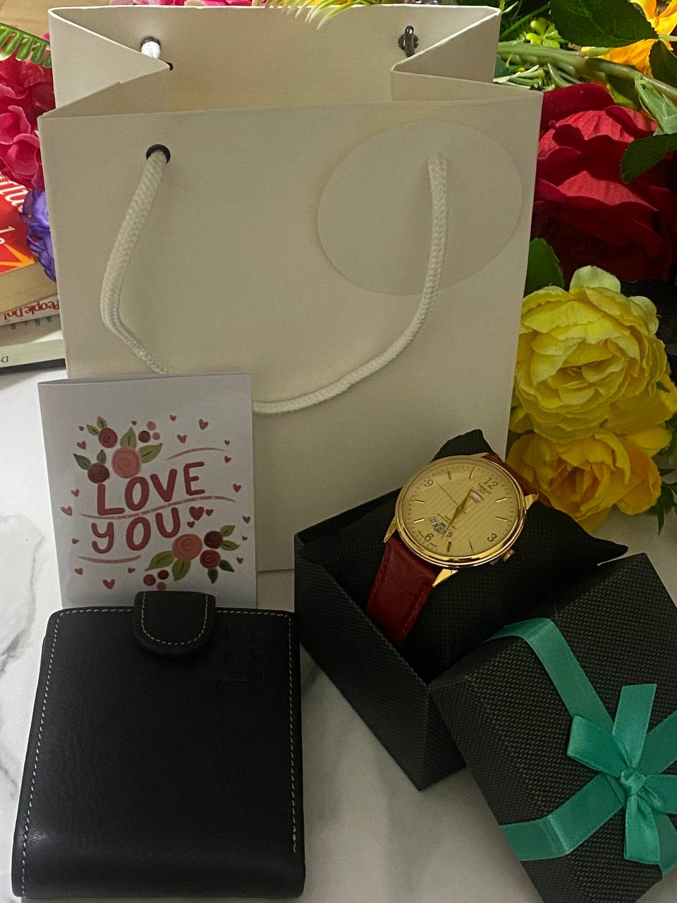 SWISH GENTS WATCH DAY&DATE DISPLAY BATTERY POWERED STAINLESS STEEL WATER RESISTANT TWO-TONE GOLDSILVER ENQUIRIES