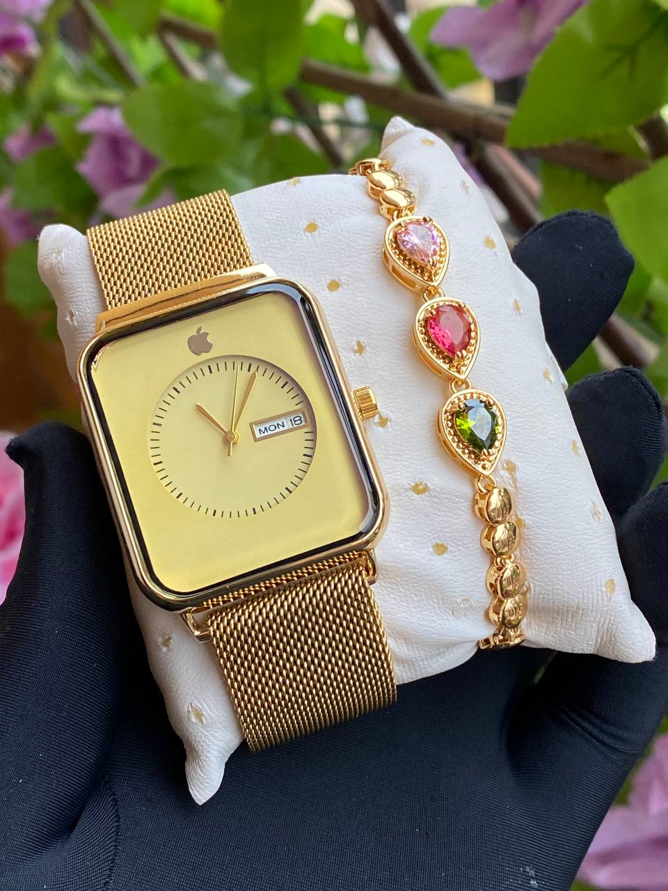 APPLE WATCH X BRACELET DAY AND DATE DISPLAY WATER RESISTANT STAINLESS STEEL BATTERY POWERED &ENQUIRIES