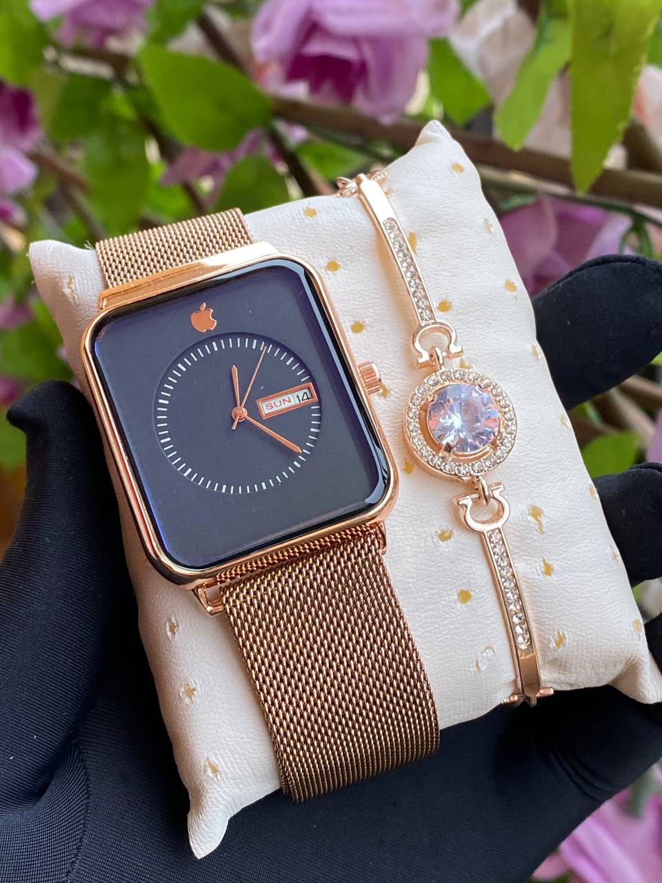 APPLE WATCH X BRACELET DAY AND DATE DISPLAY WATER RESISTANT STAINLESS STEEL BATTERY POWERED &ENQUIRIES