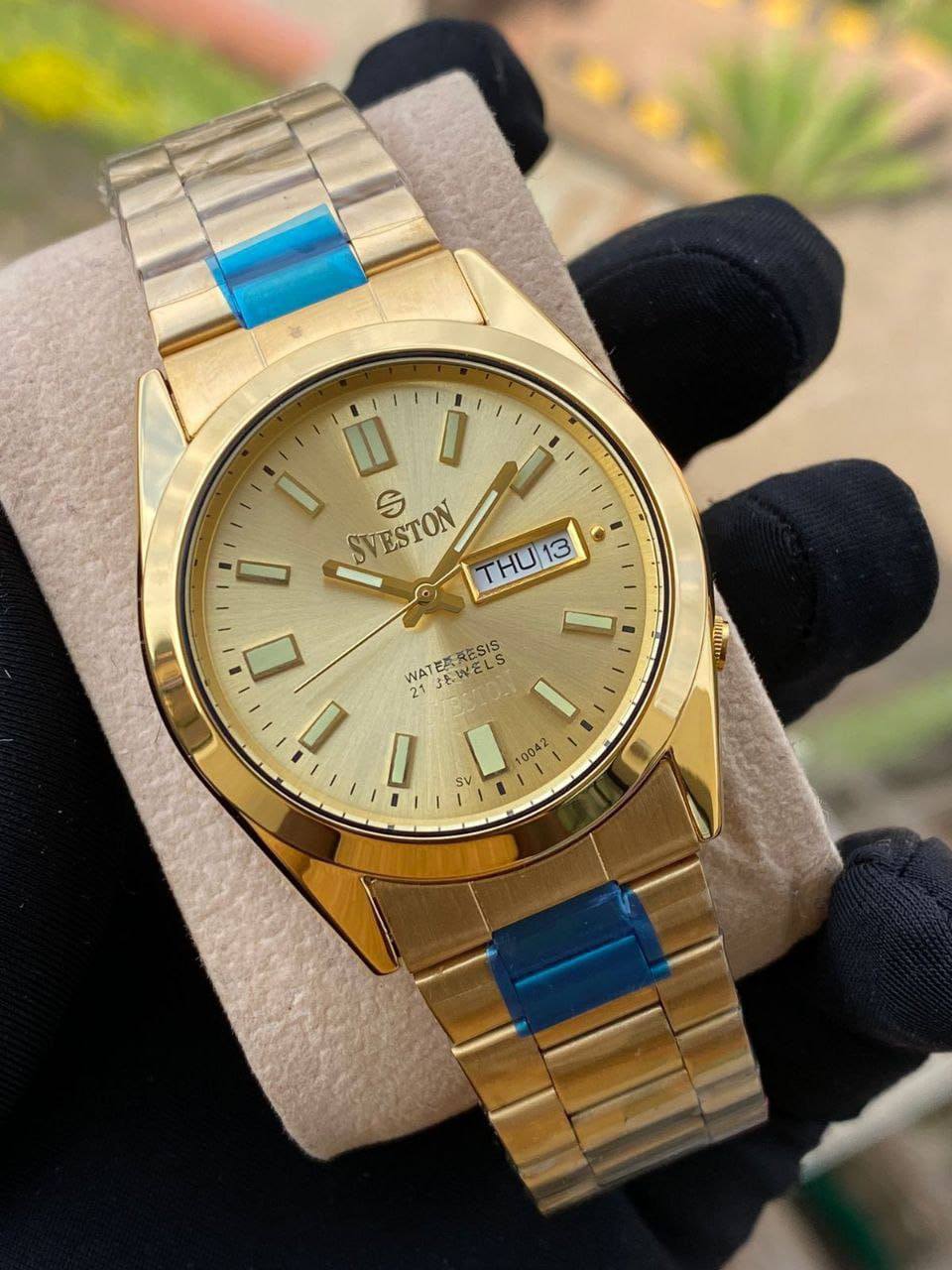 SWISH STYLISH GENTS WATCH DAY/DATE DISPLAY BATTERY POWERED STAINLESS STEEL WATER RESISTANT ENQUIRIES