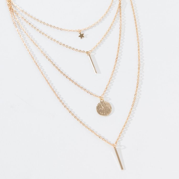 Multi layer necklaces, accessories, collarbone chains, short necklaces, pendants, sweater chains, suitable for both men and women. Multi layer necklaces have a layered feel