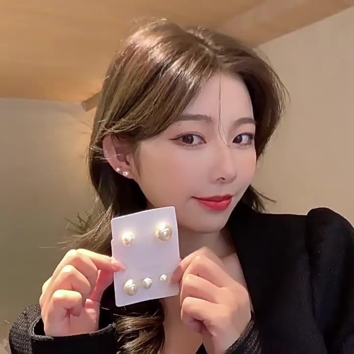 Pearl Retro Women's Earrings Korean Edition Simple Design High End Earrings and Accessories