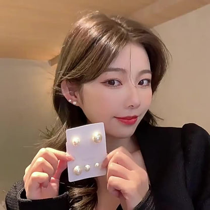 Pearl Retro Women's Earrings Korean Edition Simple Design High End Earrings and Accessories