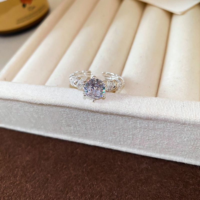 Matte Metal Zircon Butterfly Fried Dough Twists Hollow out Ring for Female Minority Design Personality Versatility Fashion Ring Ring