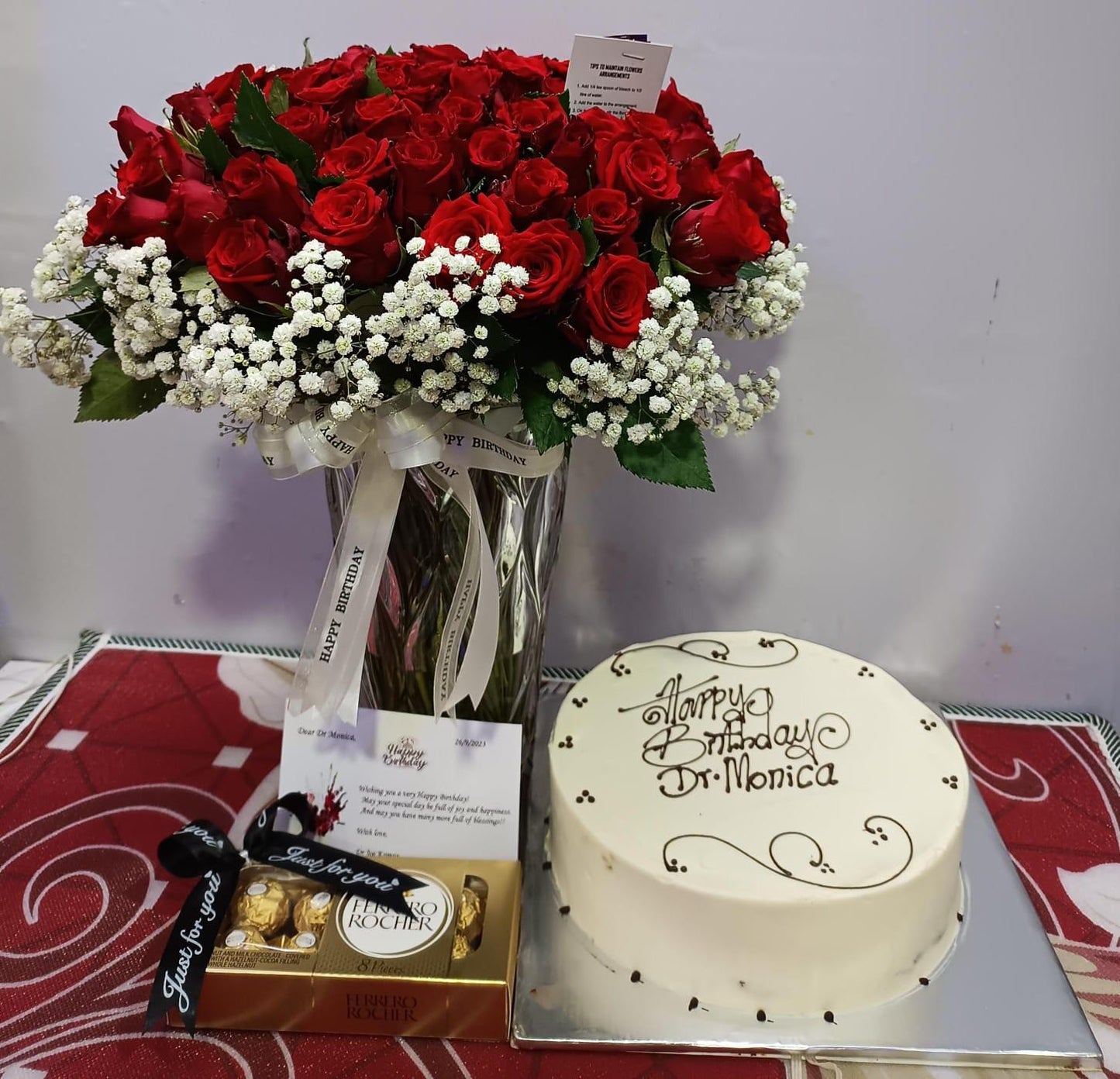 Red Roses Bouquet and caroots Cake