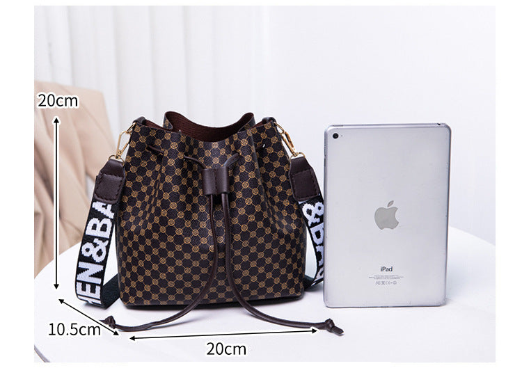 New fashion personality drawstring commuter bag Fashion trend single shoulder crossbody bag