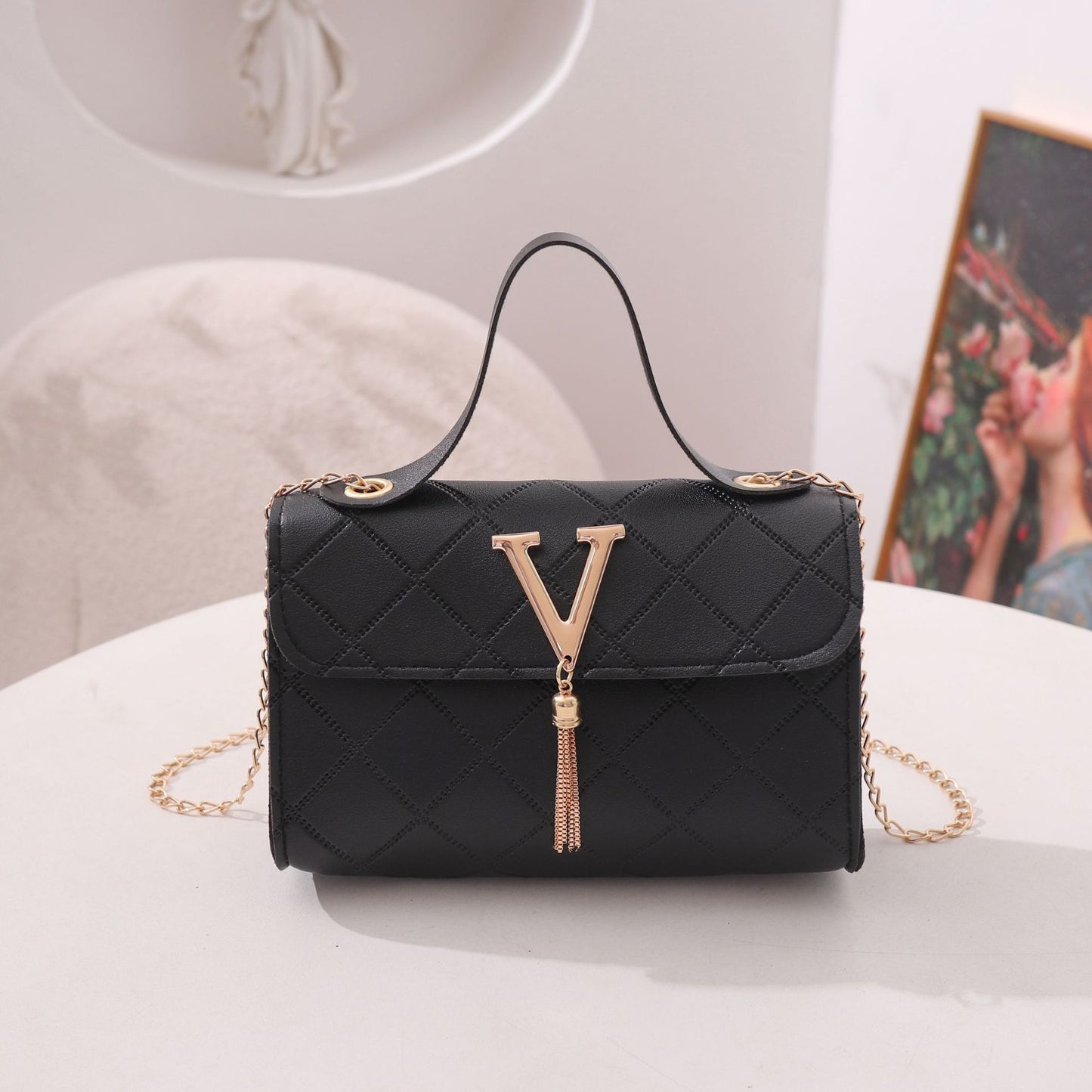 Fashion Lady Simple Shoulder V-shaped chain Bag Classic Handbag PU Leather Handbags Sling Bags Crossbody Bags FOR Ladies Gift