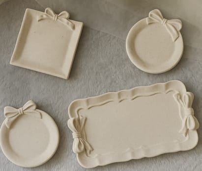 Japanese '8' Dinner Plates 4 pcs. Buy this very beautiful and luxurious dinner set with 3 cup holders and plate and you will enjoy your meal. This set is very durabale provided you handle with care.