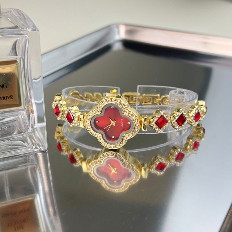 2 Pieces Set Watch+Bracelet New Four Leaf Clover Fashionable Ruby Inlaid Diamond Watch Ladies‘ Watch