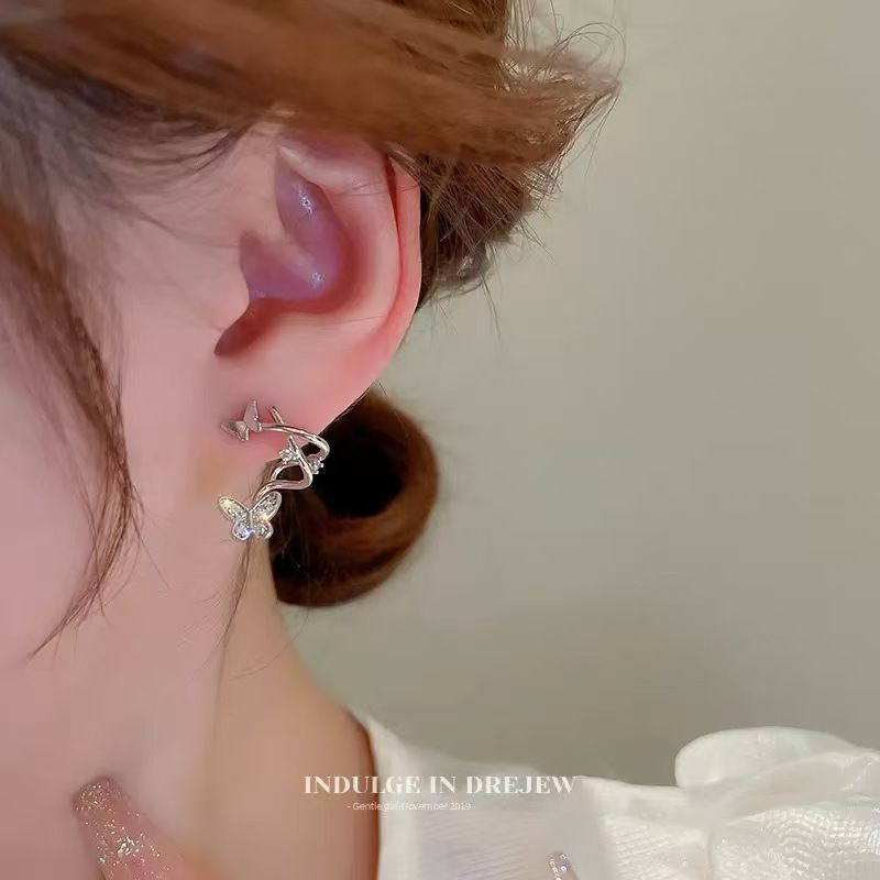 Zircon butterfly earrings with a niche design sense, feature a Korean-style retro personality, are simple yet versatile, exude an elegant temperament, and are fashionable earrings.