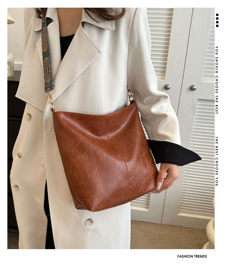 Hot Selling Foreign trade high-capacity new retro broadband single shoulder crossbody high-end texture commuting bucket women's bag